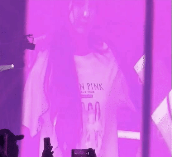 BLACKPINK kh&oacute;c như mưa trong concert: Li&ecirc;n quan đến việc Lisa - Jennie rời c&ocirc;ng ty v&agrave; hợp đồng với YG? - Ảnh 4.