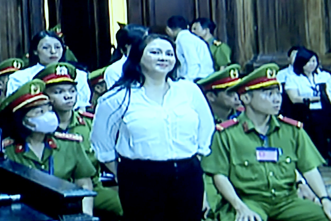 Tòa bác đề nghị hoãn phiên xét xử bà Nguyễn Phương Hằng của luật sư - Ảnh 1.