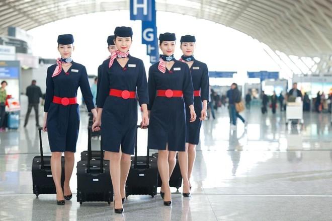 Nữ tiếp viên hàng không tiết lộ những vất vả của nghề ít người biết, có thể bị 'đặt câu hỏi' quanh năm