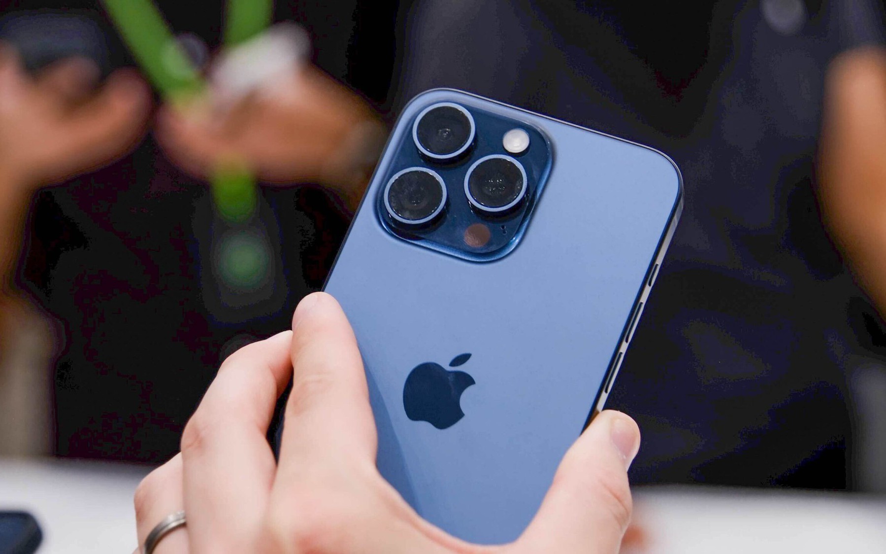 IPHONE 15 PRO MAX GIÁ BAO NHIÊU TIỀN VIỆT NAM, tin tức Mới nhất Người