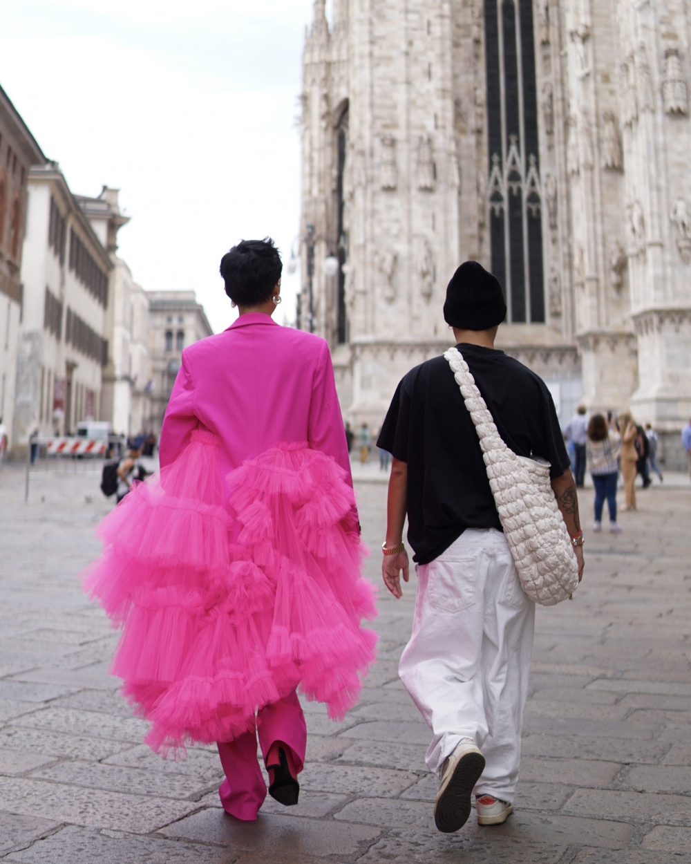 Cô Em Trendy cùng chồng sắp cưới tham dự Milan và Paris Fashion Week 2023 - Ảnh 2.