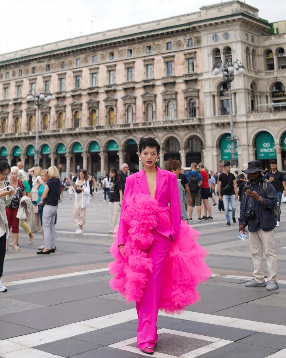 Cô Em Trendy cùng chồng sắp cưới tham dự Milan và Paris Fashion Week 2023 - Ảnh 1.