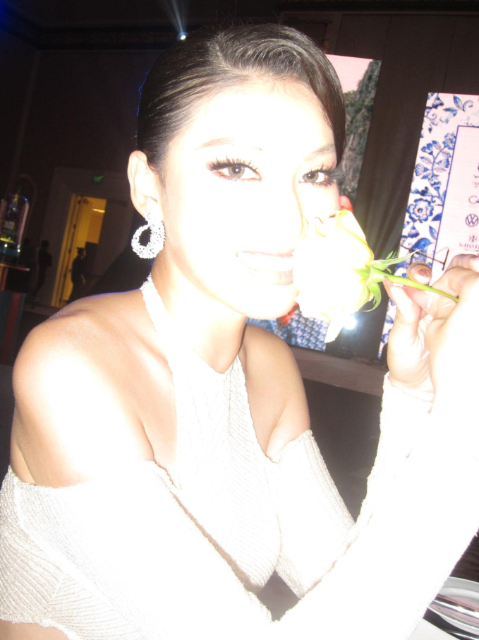 Khoe h&igrave;nh b&ecirc;n Th&ugrave;y Ti&ecirc;n v&agrave; Tiểu Vy, chiến thần chụp ảnh Lương Th&ugrave;y Linh tiếp tục d&igrave;m h&agrave;ng chị em - Ảnh 5.