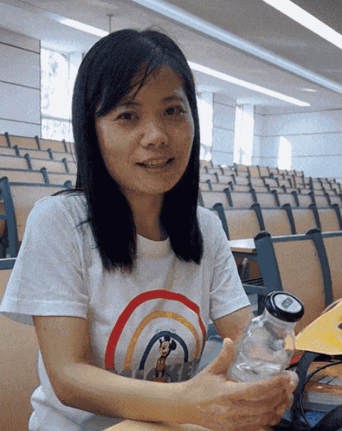 Nữ giảng vi&ecirc;n bị quay l&eacute;n khi đứng lớp, xem video netizen phải cảm th&aacute;n: Giờ vẫn c&oacute; gi&aacute;o vi&ecirc;n như vậy sao? - Ảnh 4.