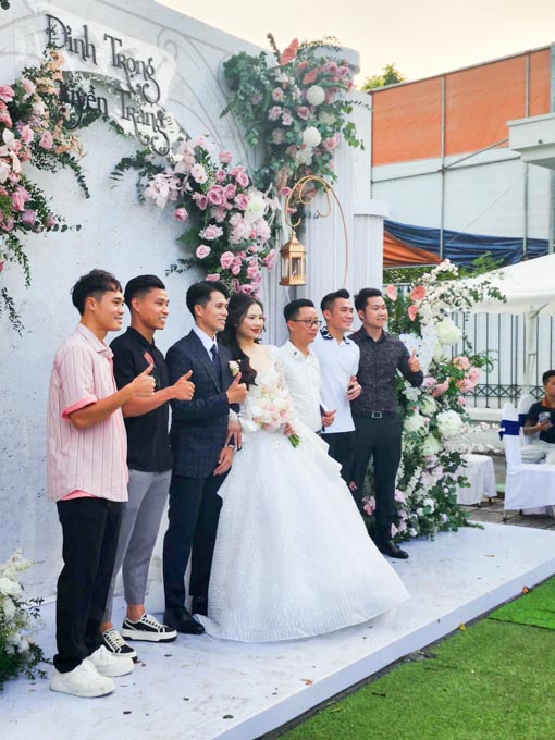 Dàn tuyển thủ Việt Nam bảnh bao mừng cưới Đình Trọng, Duy Mạnh gây chú ý - Ảnh 5.