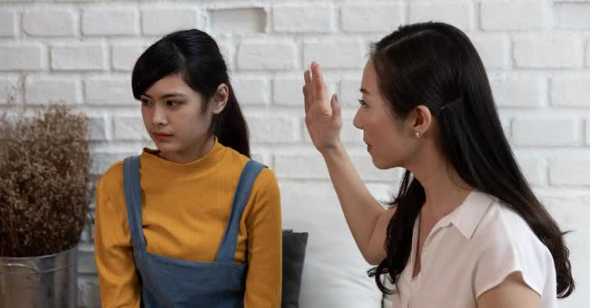 Tại sao con c&aacute;i lớn l&ecirc;n lại kh&ocirc;ng thương cha mẹ, c&oacute; lẽ bạn đ&atilde; mắc phải sai lầm n&agrave;y khi dạy con - Ảnh 1.