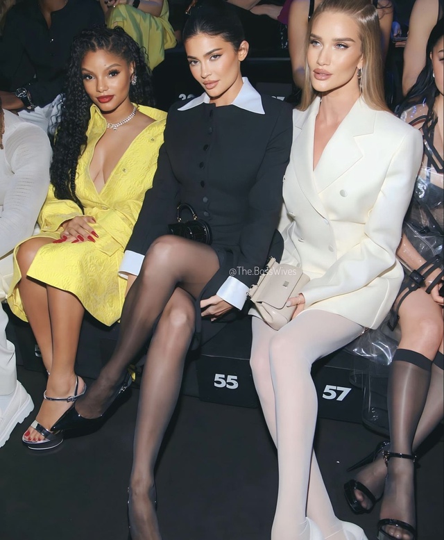 Khánh Linh - Quỳnh Anh Shyn dắt tay nhau đi show Dolce & Gabbana, Moon Ga Young - Kylie Jenner xinh hết nấc - Ảnh 8.