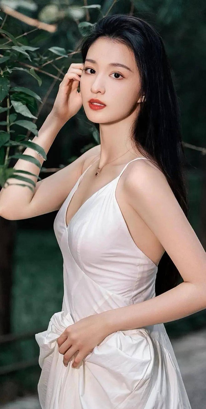 Nữ chính Hoa ngữ bị chê trông như cành củi khô, netizen kêu gào đòi Vương Sở Nhiên thế vai - Ảnh 6.
