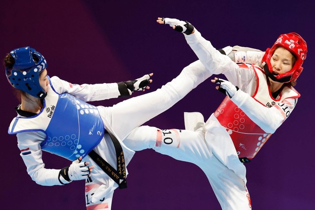 Siêu võ sĩ Thái Lan bật khóc vì bộ giáp hỏng, tưởng mất HCV Taekwondo Asiad 19 - Ảnh 3.