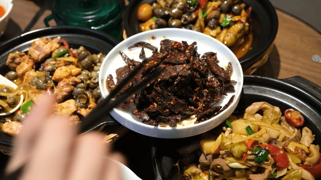 Chuyện lạ đời ở Liễu Châu: Đi khắp thành phố chỉ bằng 10 nghìn đồng, khắp nơi đậm mùi đặc trưng của món bún ốc ai ăn cũng nghiện - Ảnh 11.