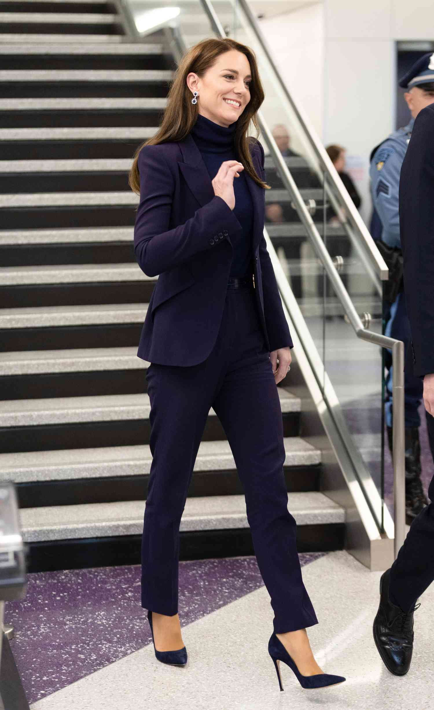 Vương phi Kate có phong cách diện bộ suit đẹp xuất sắc, ngắm là muốn học tập - Ảnh 6.