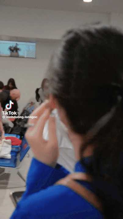 Lan Ngọc bị bắt gặp ngủ vật vờ trên ghế chờ, bỏ quên hình tượng ngọc nữ giữa sân bay - Ảnh 3.