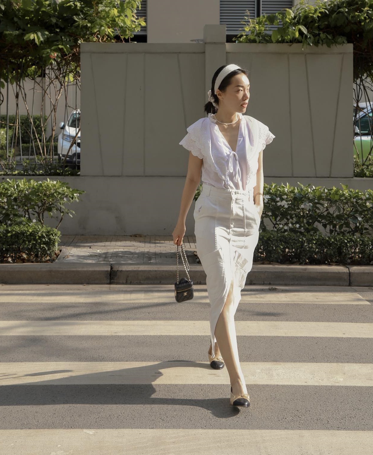 10 cách mặc chân váy dài trẻ trung như mỹ nhân Việt - Ảnh 4.