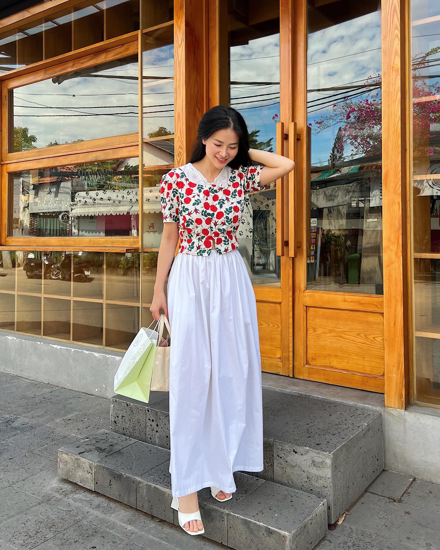 10 cách mặc chân váy dài trẻ trung như mỹ nhân Việt - Ảnh 3.