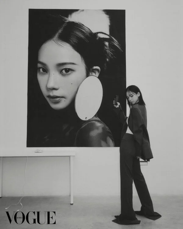 Karina (aespa) khoe vẻ đẹp sành điệu, hiện đại trên Vogue Hàn Quốc - Ảnh 2.