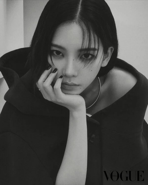 Karina (aespa) khoe vẻ đẹp sành điệu, hiện đại trên Vogue Hàn Quốc - Ảnh 5.