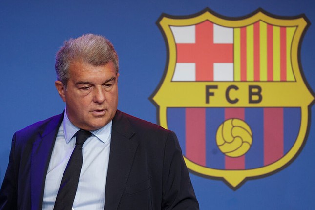 Barcelona dính cáo buộc mua trọng tài - Ảnh 1.