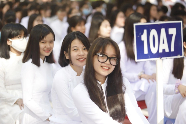 Li&ecirc;n tiếp c&aacute;c vụ lạm thu v&ocirc; l&yacute; đầu năm học, Sở GD&ĐT TP.HCM ra c&ocirc;ng văn khẩn - Ảnh 4.