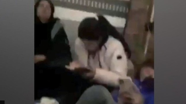 Bộ Ngoại giao thông tin vụ phát hiện bốn công dân Việt Nam trong xe đông lạnh ở Pháp - Ảnh 1. Bộ Ngoại giao thông tin vụ phát hiện bốn công dân Việt Nam trong xe đông lạnh ở Pháp - Ảnh 1.