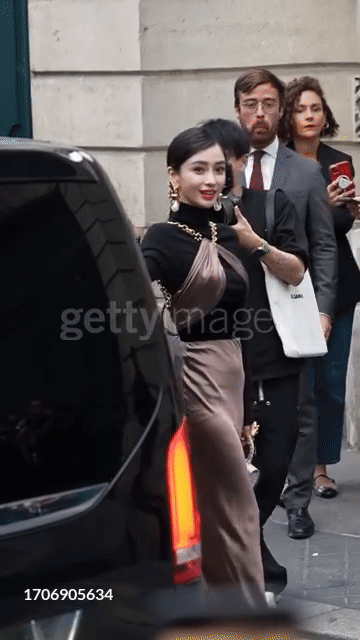Angelababy tái xuất lộng lẫy ở Paris Fashion Week, nhưng khi ngồi cạnh Kylie Jenner thì sao? - Ảnh 6.