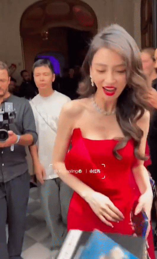 Angelababy tái xuất lộng lẫy ở Paris Fashion Week, nhưng khi ngồi cạnh Kylie Jenner thì sao? - Ảnh 2.