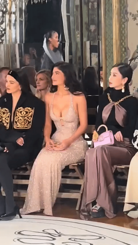 Angelababy tái xuất lộng lẫy ở Paris Fashion Week, nhưng khi ngồi cạnh Kylie Jenner thì sao? - Ảnh 8.