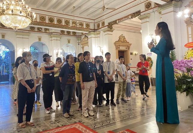 Thông tin mới về tour tham quan tòa nhà UBND TPHCM - Ảnh 2.