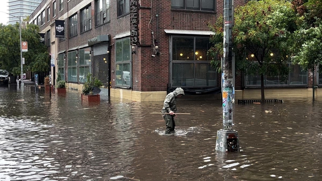 Chùm ảnh: New York hoa lệ ngập thành sông, tạo nên cảnh tượng chưa từng thấy sau trận mưa lịch sử