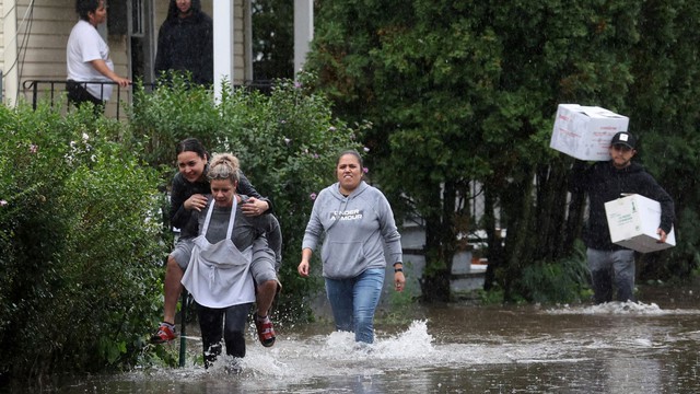 Mỹ ban bố tình trạng khẩn cấp vì ngập lụt nghiêm trọng ở New York - Ảnh 6.