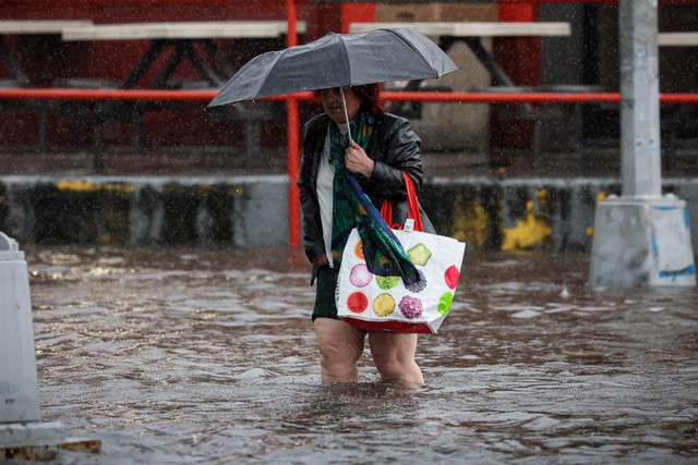 Chùm ảnh: New York tráng lệ ngập thành sông, tạo cảnh tượng chưa từng có sau cơn mưa lịch sử