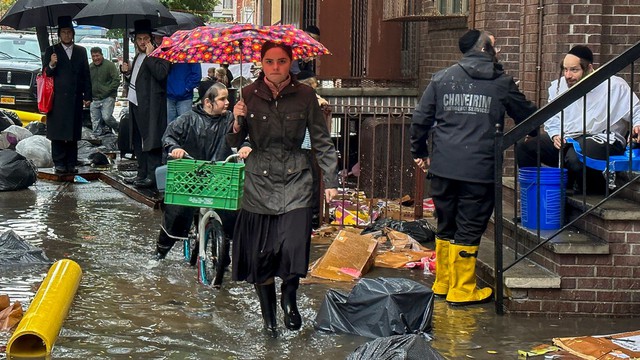 Mỹ ban bố tình trạng khẩn cấp vì ngập lụt nghiêm trọng ở New York - Ảnh 5.