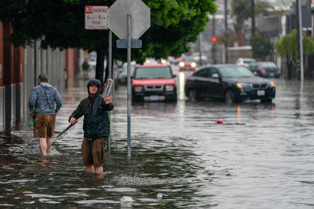 Cuộc sống người dân New York bị ảnh hưởng nặng nề vì lũ lụt - Ảnh 2.
