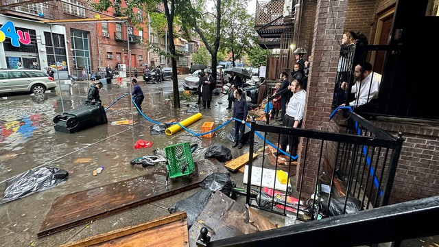 Mỹ ban bố tình trạng khẩn cấp vì ngập lụt nghiêm trọng ở New York - Ảnh 8.