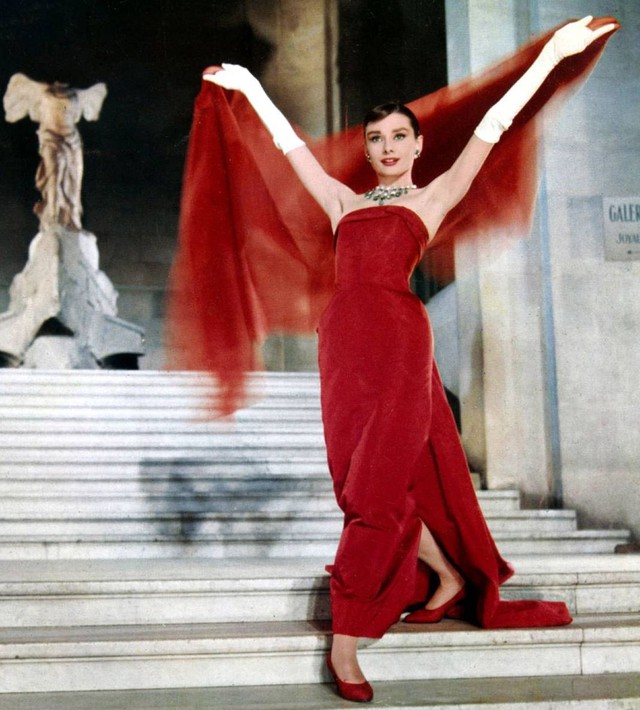 Hơn 60 năm nhìn lại, outfit của Audrey Hepburn trong Funny Face vẫn đẹp kinh điển, thậm chí còn hợp mốt - Ảnh 3.
