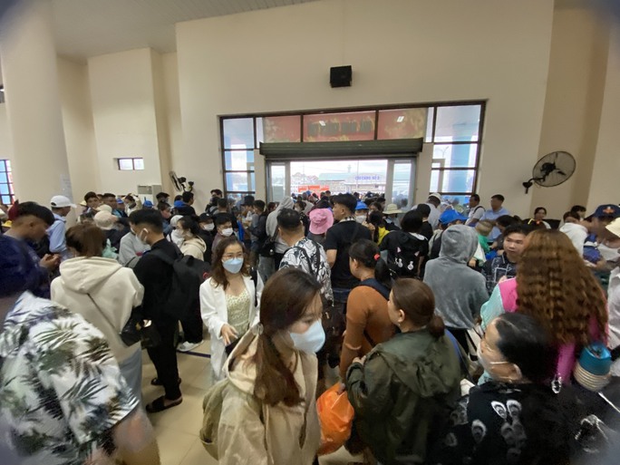 Thông báo mới về các chuyến tàu, phà đi Phú Quốc và các đảo ở Kiên Giang - Ảnh 3. Thông báo mới về các chuyến tàu, phà đi Phú Quốc và các đảo ở Kiên Giang - Ảnh 3.