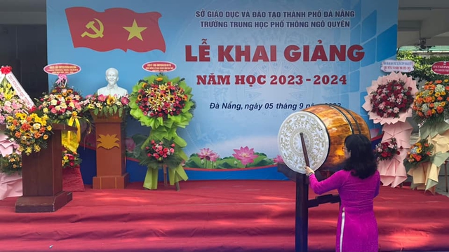 Toàn cảnh lễ khai giảng năm học mới 2023 - 2024: Diễn ra nhanh - gọn, những tà áo dài trắng chiếm spotlight - Ảnh 28.