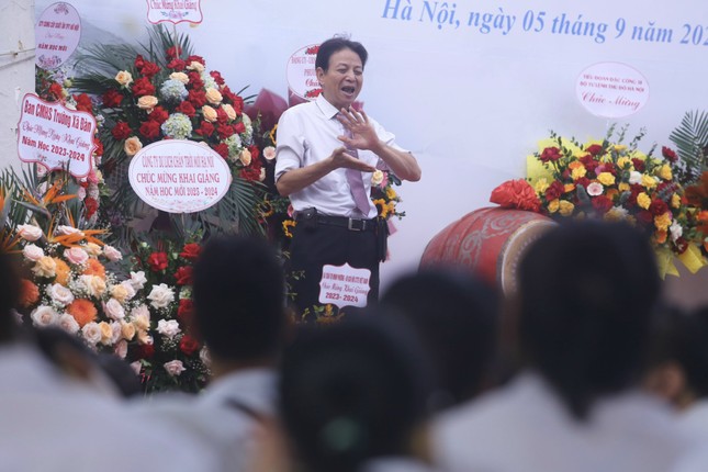 Khai giảng tại ngôi trường đặc biệt ở Hà Nội, dùng tay hát quốc ca - Ảnh 22.