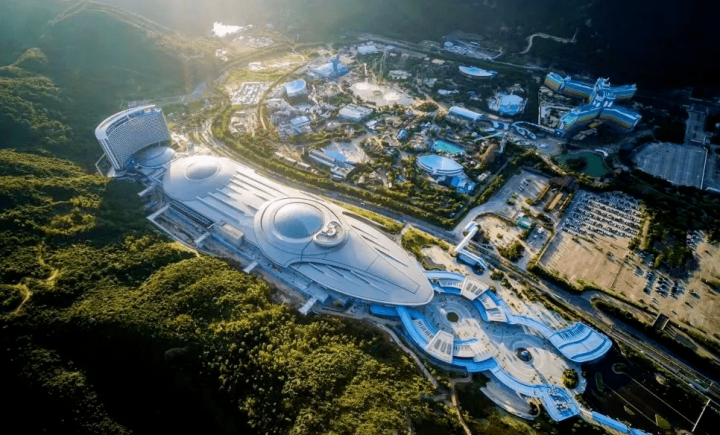 Công viên trong nhà lớn nhất thế giới trông giống tàu vũ trụ của người ngoài hành tinh