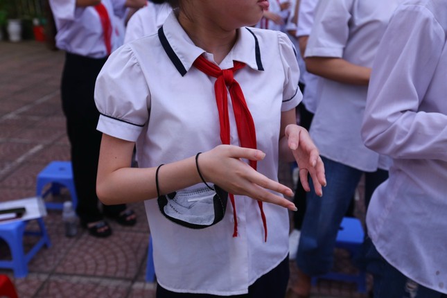 Khai giảng tại ngôi trường đặc biệt ở Hà Nội, dùng tay hát quốc ca - Ảnh 17.