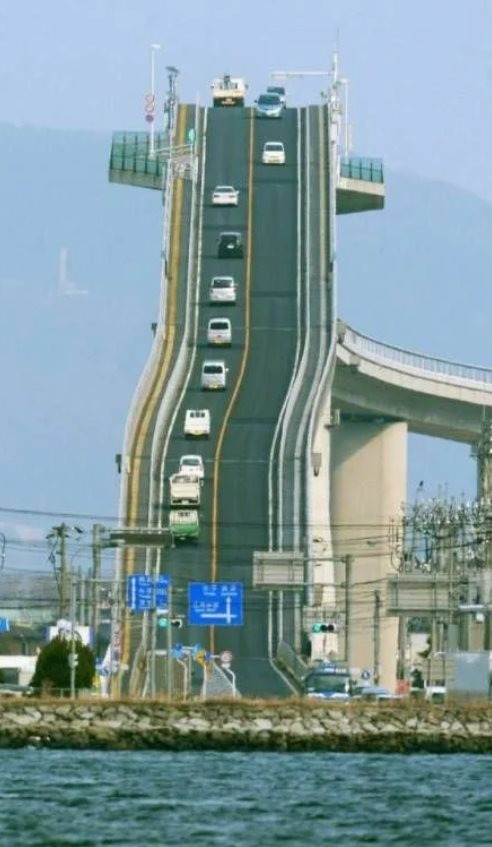 Chi hơn 4,8 nghìn tỷ xây cầu, Nhật Bản khiến thế giới ngạc nhiên với công trình “dốc lên trời” độc nhất vô nhị