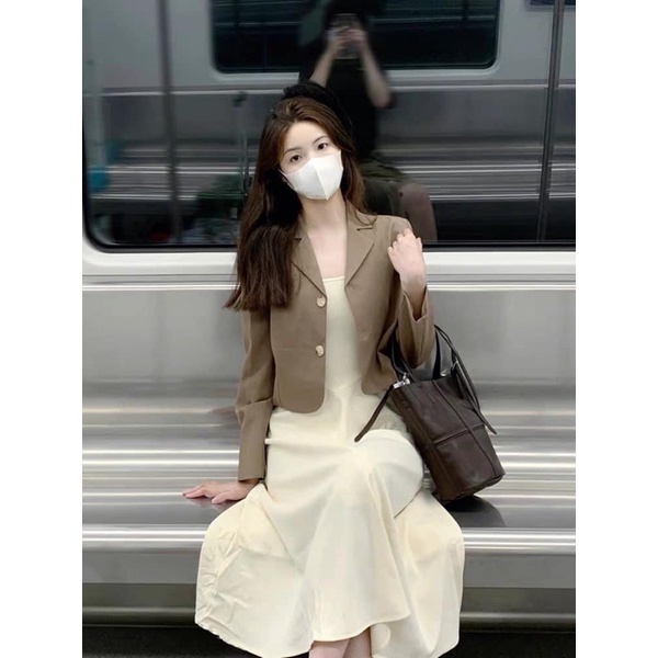 Đáng sắm nhất bây giờ là áo blazer, diện lên sẽ thấy không khí mùa thu liền - Ảnh 11.