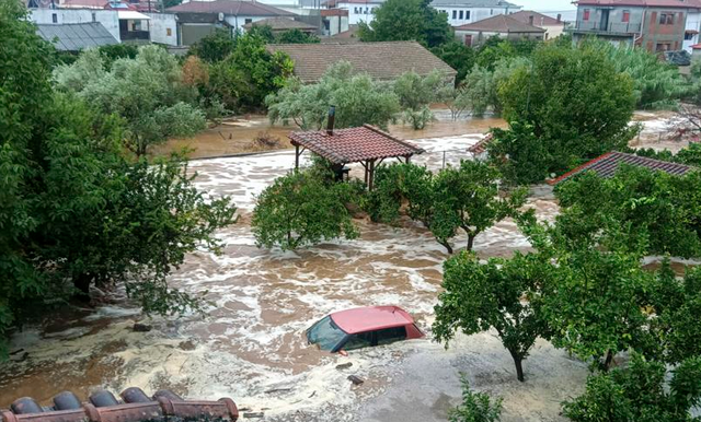 Mưa xối xả ở Bulgaria khiến ít nhất hai người thiệt mạng - Ảnh 5.