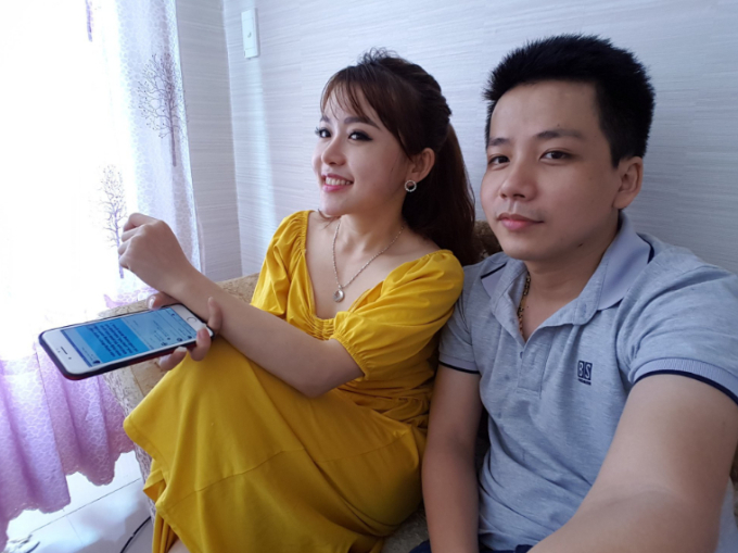 Thực hư hình ảnh Khoa Pug vừa về nước đã công khai bạn gái được nhiều netizen vào chúc mừng - Ảnh 4.