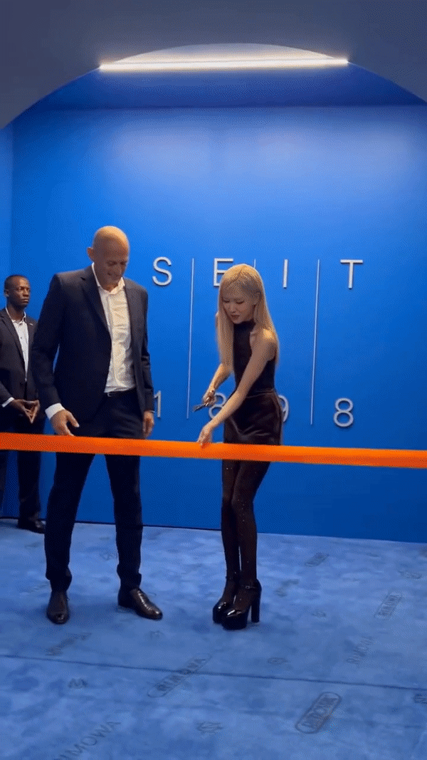 Rosé (BLACKPINK) “lộ” nhan sắc thật qua cam thường ở sự kiện, nhận đặc quyền từ thương hiệu 125 năm tuổi - Ảnh 10.