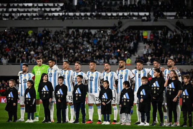 Messi tỏa sáng trên chấm đá phạt, mang về chiến thắng cho nhà vô địch Argentina tại vòng loại World Cup - Ảnh 1.