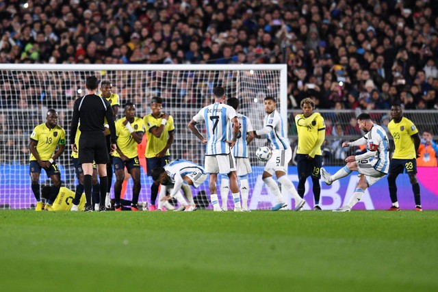 Messi tỏa sáng trên chấm đá phạt, mang về chiến thắng cho nhà vô địch Argentina tại vòng loại World Cup - Ảnh 7.