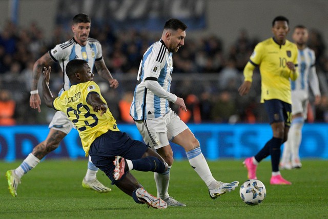 Messi tỏa sáng trên chấm đá phạt, mang về chiến thắng cho nhà vô địch Argentina tại vòng loại World Cup - Ảnh 2.