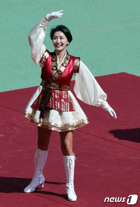 Hoa hậu tai tiếng nhất xứ Hàn lần đầu xuất hiện công khai sau 11 năm ở ẩn - Ảnh 3.