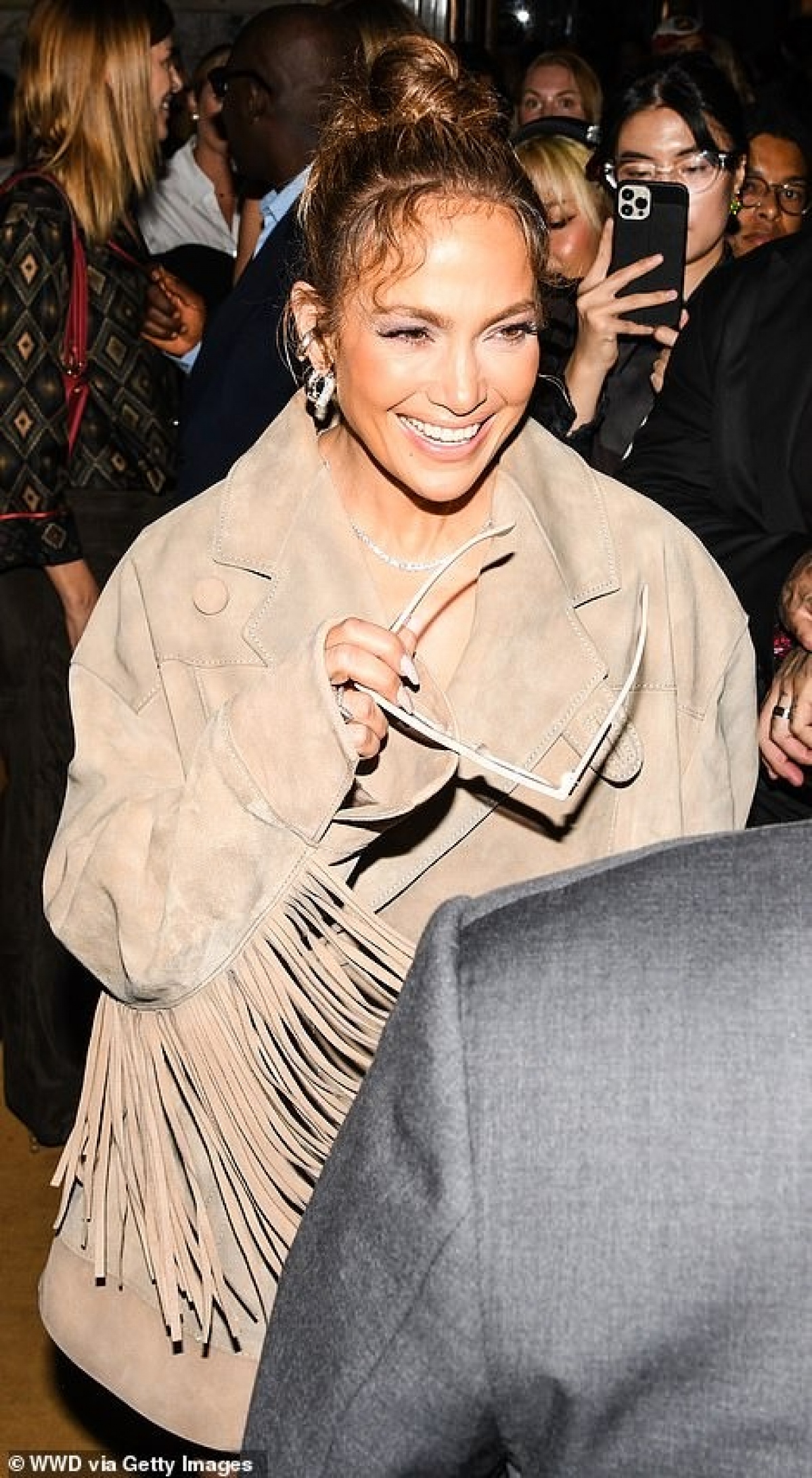 Jennifer Lopez ăn vận sành điệu tại Tuần lễ thời trang New York - Ảnh 9.
