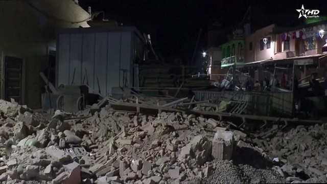 Hiện trường vụ động đất mạnh nhất thế kỷ tại Maroc: Loạt tòa nhà đổ sập trong tích tắc, ít nhất 400 người thương vong - Ảnh 5.